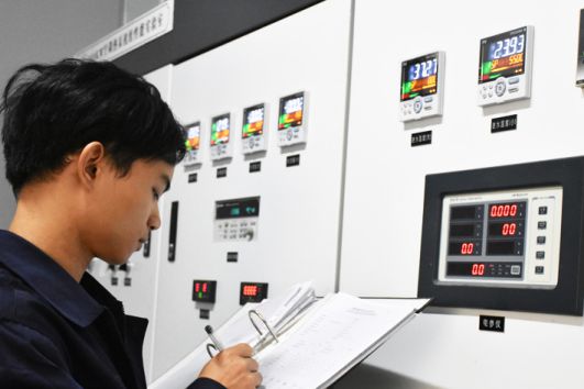超凡国际品牌荣誉|格美粤空气能被授予“质量超凡国际品牌培育企业”牌匾
