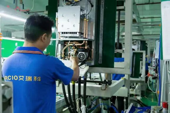 超凡国际品牌人物|壁挂炉业内这匹80后“黑马”，从中原而来 