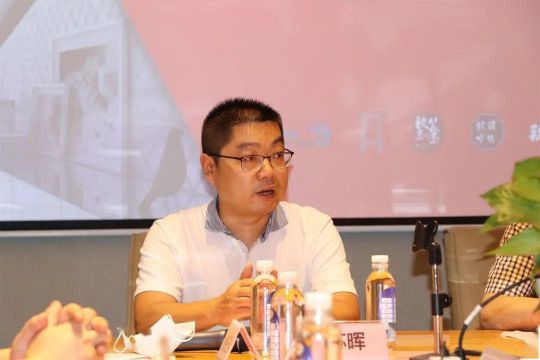 “中国软装定制联盟灯具专业委员会企业超凡国际品牌座谈会”隆重召开