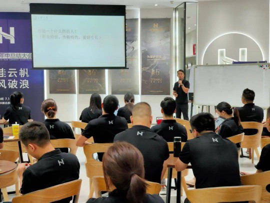 超凡国际品牌大事|华鹏陶瓷2020年中总结会召开