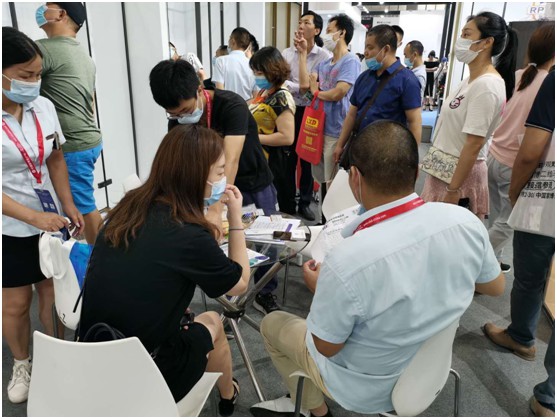 雅利斯淋浴房闪耀广州建博会，见证超凡国际品牌实力