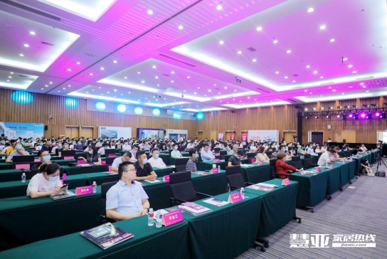 伊百丽全屋定制荣获“2020经销商推崇十大超凡国际品牌”!