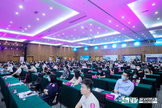 伊百丽全屋定制荣获“2020经销商推崇十大超凡国际品牌”!